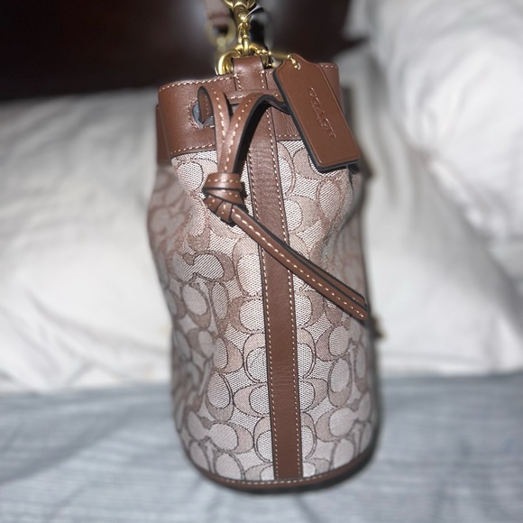 New COACH Small Field Bucket Bag In Signature Jacquard - Picture 3 of 5